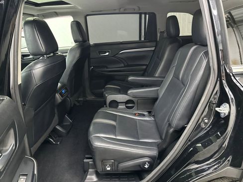 Used 2018 Toyota Highlander SE image 23
