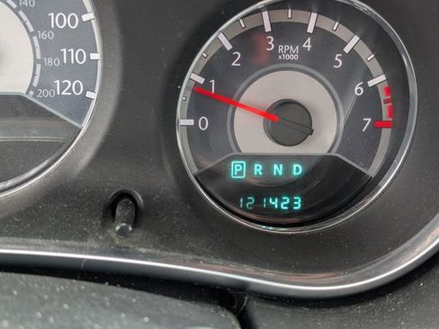 Used 2012 Chrysler 200 Limited FWD image 10