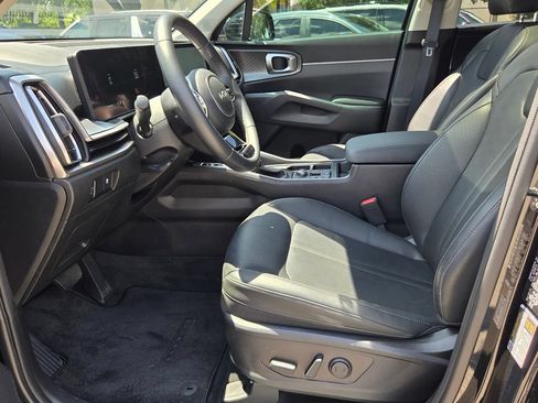 Certified 2024 Kia Sorento S w/ Panoramic Sunroof Package FWD image 11
