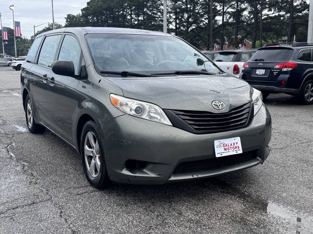 Used 2011 Toyota Sienna w/ Towing Pkg FWD image 2