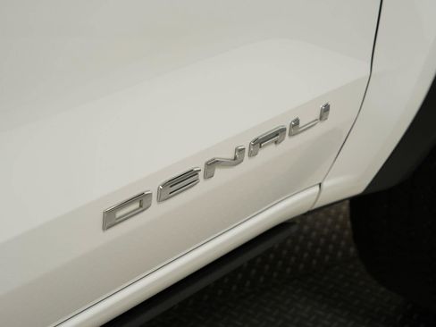 Used 2024 GMC Canyon Denali AWD/4WD image 32