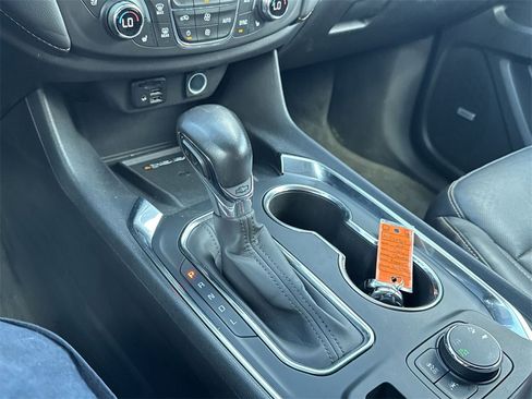 Used 2021 Chevrolet Traverse Premier image 25