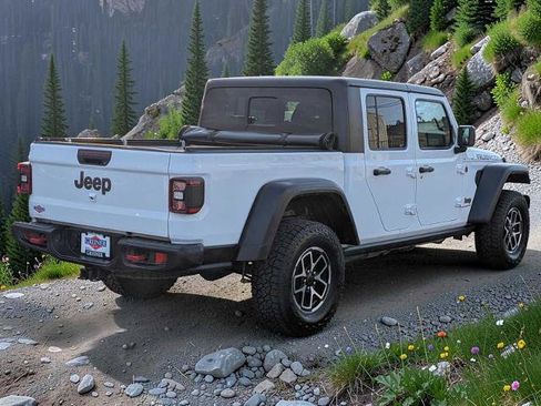 Used 2024 Jeep Gladiator Rubicon w/ Technology Group AWD/4WD image 6