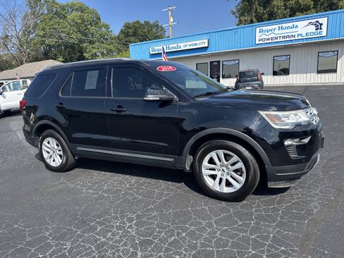 Used 2018 Ford Explorer XLT w/ Equipment Group 202A image 1