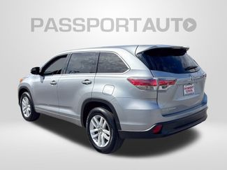 Used 2016 Toyota Highlander LE video 3