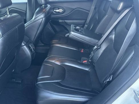 Used 2019 Jeep Cherokee Latitude Plus image 24