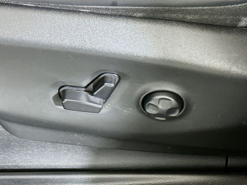 Used 2023 Chrysler Pacifica Touring-L w/ S Appearance Package FWD image 13