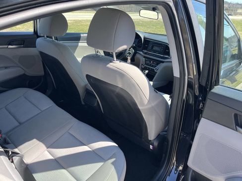 Used 2017 Hyundai Elantra SE w/ Cargo Package image 28