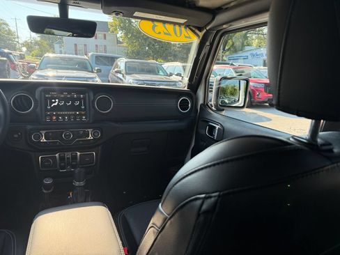 Used 2023 Jeep Wrangler Unlimited Sahara AWD/4WD image 26