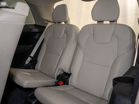 Used 2019 Volvo XC90 T6 Momentum w/ Protection Package Premier image 10