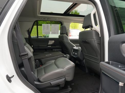 Used 2025 Ford Expedition Active AWD/4WD image 30