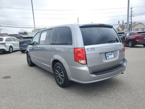 Used 2016 Dodge Grand Caravan SXT FWD image 3