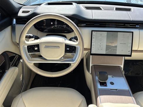 Used 2025 Land Rover Range Rover SE image 11