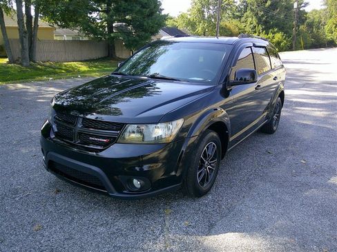 Used 2019 Dodge Journey SE w/ Connectivity Group FWD image 1