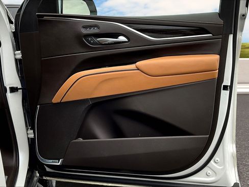 Used 2021 Cadillac Escalade Premium Luxury image 20