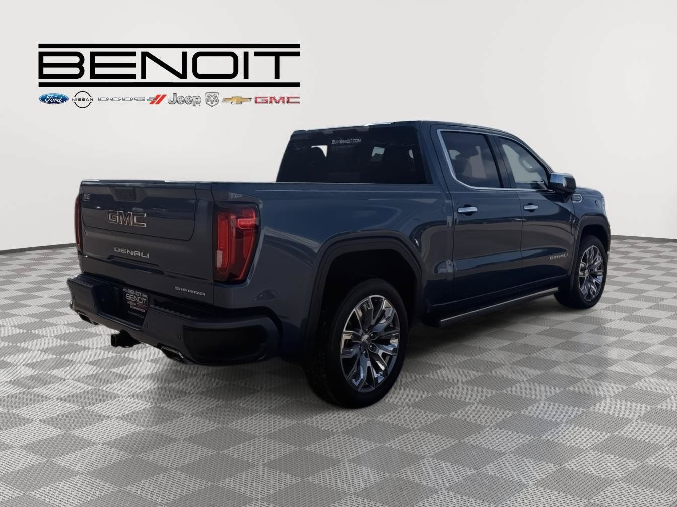 Used 2025 GMC Sierra 1500 Denali w/ Denali Reserve Package AWD/4WD image 4