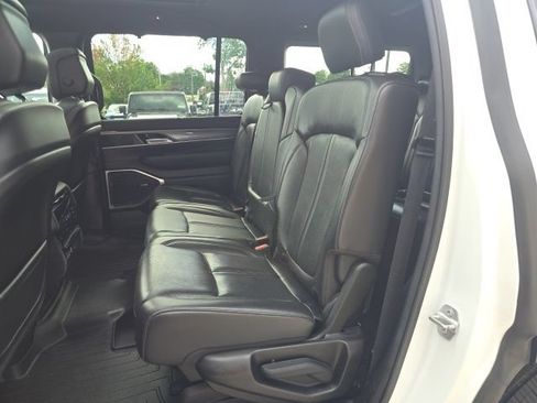Used 2022 Jeep Wagoneer Series I AWD/4WD image 29