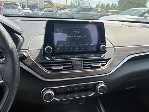Used 2025 Nissan Altima 2.5 SV FWD image 17