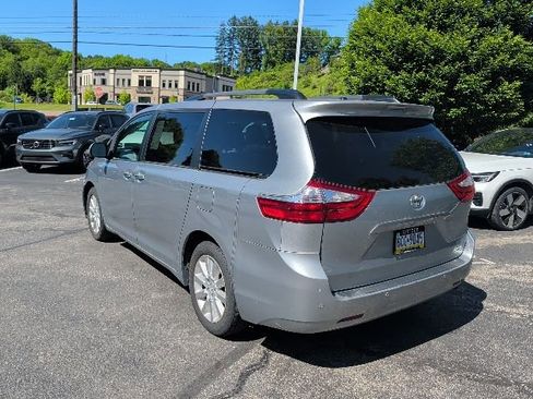 Used 2016 Toyota Sienna XLE w/ XLE Navigation Package AWD/4WD image 8