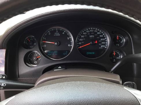 Used 2010 GMC Yukon XL Denali AWD/4WD image 27