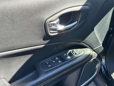 Used 2020 Jeep Compass Limited image 17