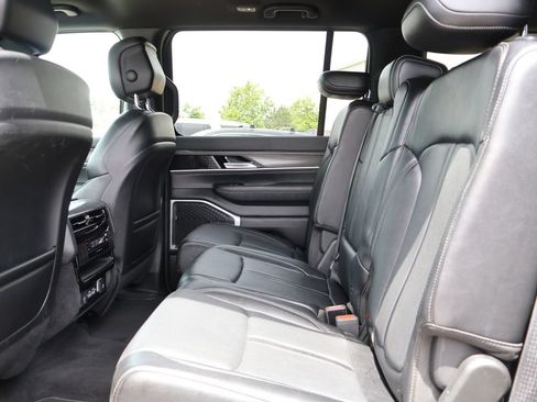 Used 2024 Jeep Wagoneer Series II w/ Flexible Seating Group AWD/4WD image 19