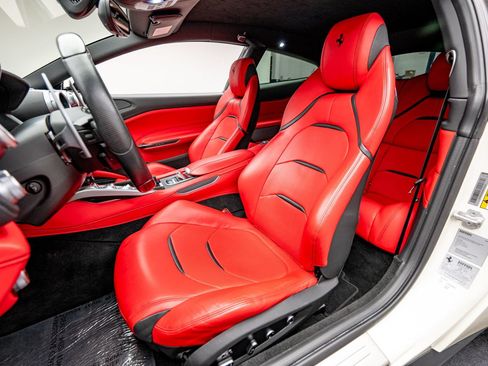Used 2019 Ferrari GTC4Lusso AWD/4WD image 13