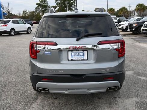 Used 2023 GMC Acadia SLE w/ Driver Convenience Package image 4
