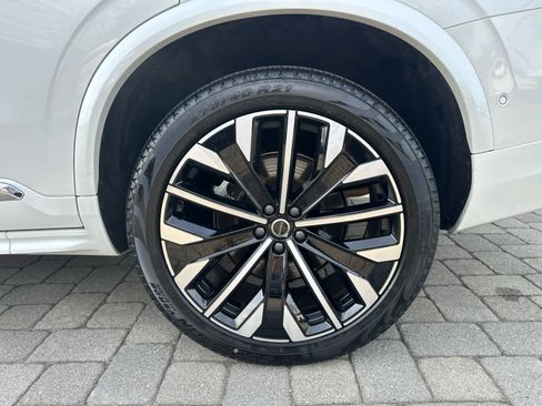 Used 2025 Volvo XC90 B6 Plus image 27
