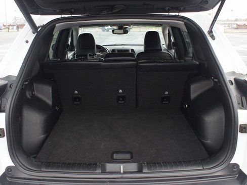 Used 2023 Jeep Cherokee Altitude Lux image 17