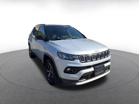 Used 2025 Jeep Compass Limited AWD/4WD image 2