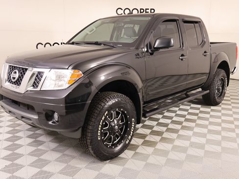 Used 2017 Nissan Frontier SV w/ SV Value Truck Package AWD/4WD image 11
