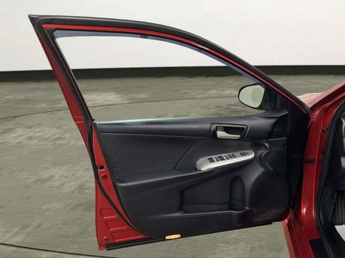 Used 2013 Toyota Camry SE w/ Convenience Pkg image 12