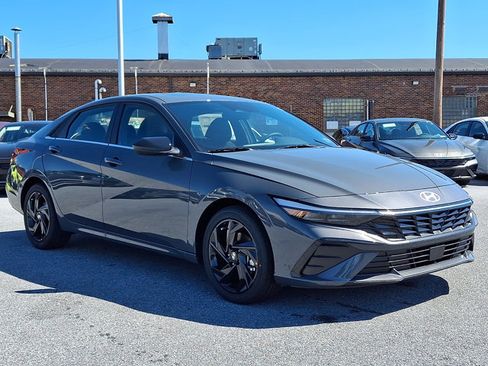 New 2026 Hyundai Elantra SEL Sport Premium image 3