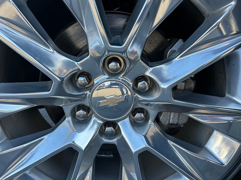 Used 2023 Chevrolet Suburban Premier RWD image 14