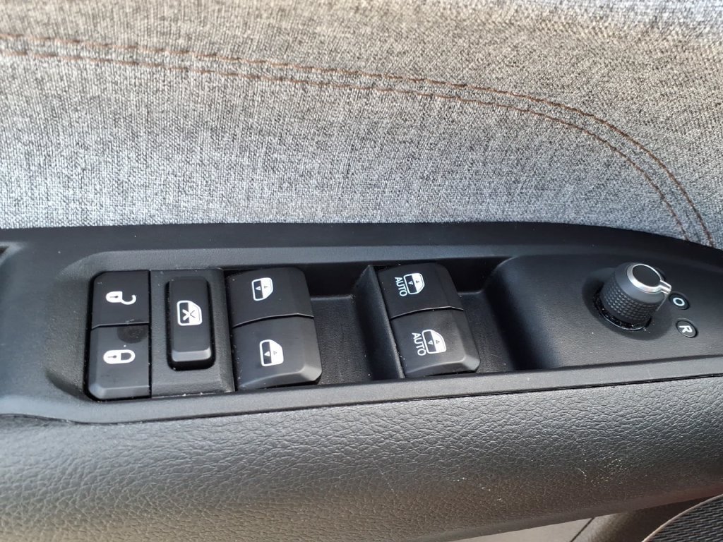 Used 2024 Jeep Compass Latitude AWD/4WD image 25