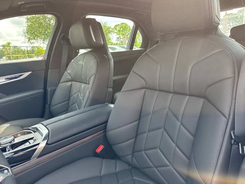 New 2025 BMW 750e xDrive AWD/4WD image 22