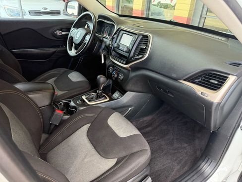 Used 2016 Jeep Cherokee Sport image 23