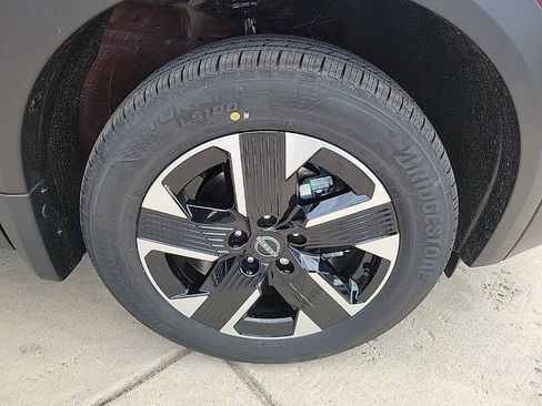 New 2025 Nissan Kicks SV w/ SV Premium Package image 9