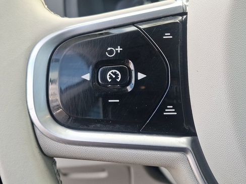 Used 2020 Volvo XC90 T6 Momentum image 23