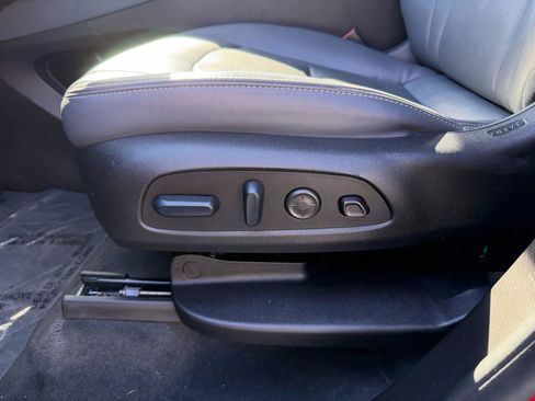 Used 2024 Buick Enclave Premium image 13