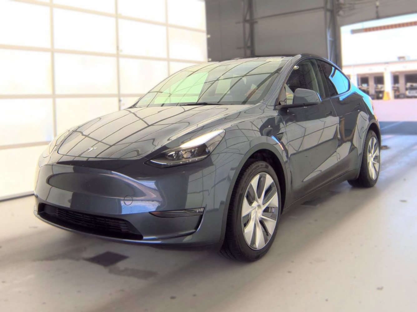 Used 2023 Tesla Model Y Long Range AWD/4WD image 1