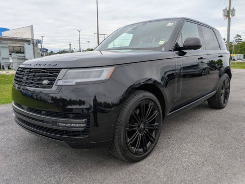 Used 2025 Land Rover Range Rover SE AWD/4WD image 3