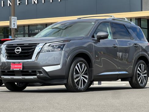 New 2025 Nissan Pathfinder Platinum w/ Cargo Package image 8