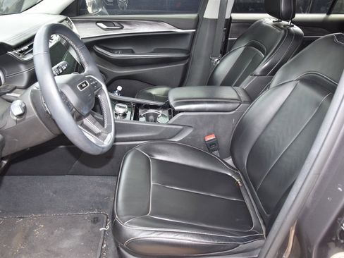 Used 2023 Jeep Grand Cherokee L Limited AWD/4WD image 9