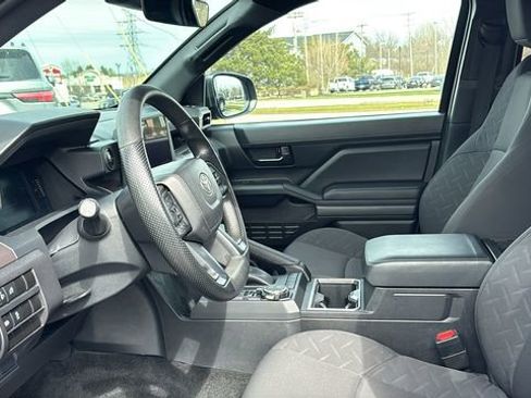 Used 2025 Toyota Tacoma SR5 AWD/4WD image 24