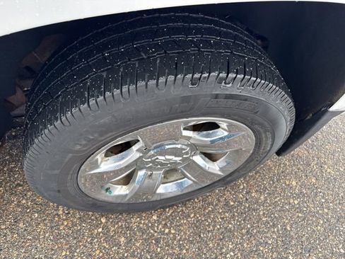 Used 2017 Chevrolet Suburban Premier image 4