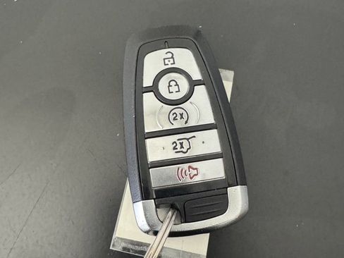 Used 2022 Ford Explorer XLT image 55