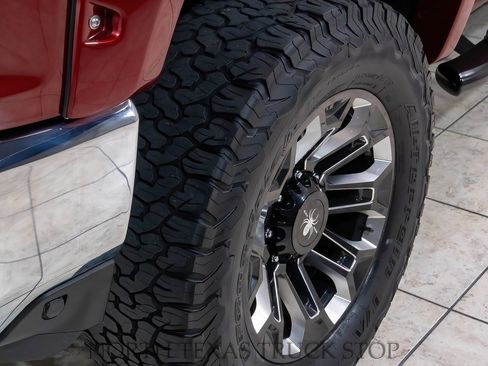 Used 2020 Chevrolet Silverado 2500 LTZ w/ LTZ Premium Package image 45