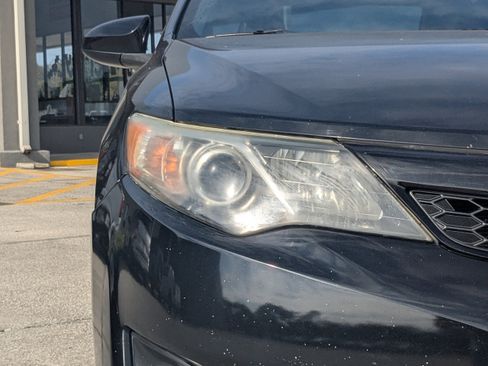 Used 2014 Toyota Camry L image 10